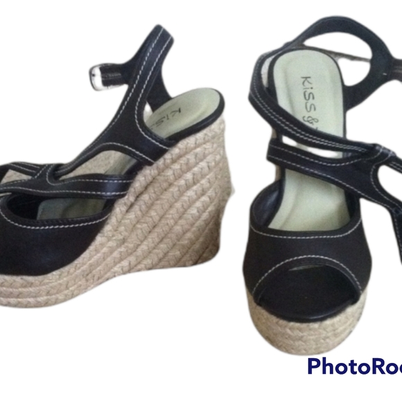 Kiss and tell wedges - Picture 2 of 2